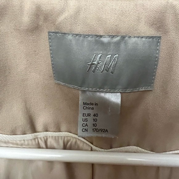 Tan mid length H&M trench coat with ruffle - size 10 - Picture 4 of 4